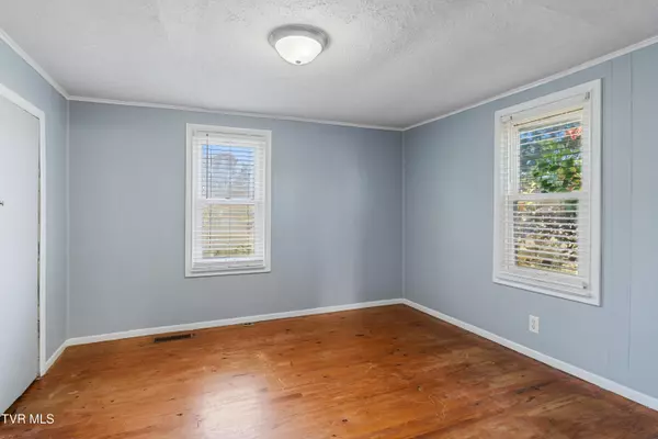 Greeneville, TN 37745,215 Meadow LN