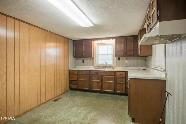 Bluff City, TN 37618,200 Massengill PL