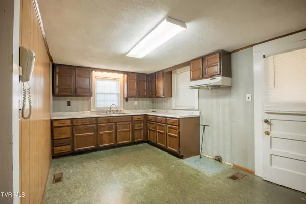 Bluff City, TN 37618,200 Massengill PL