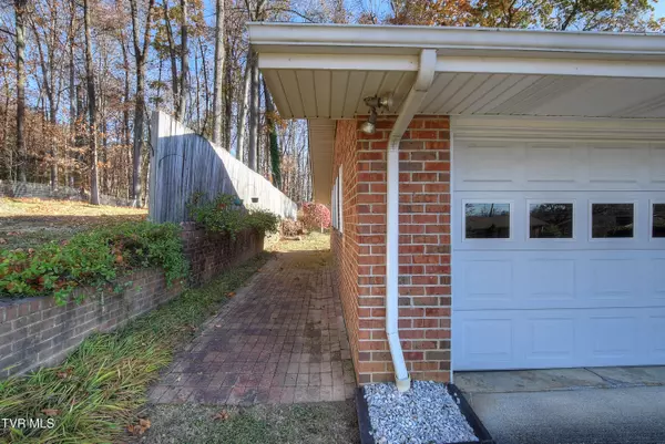 Johnson City, TN 37601,3602 Cimarron DR