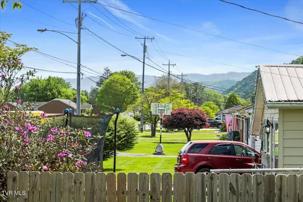 Elizabethton, TN 37643,1212 Thomas Boulevard BLVD