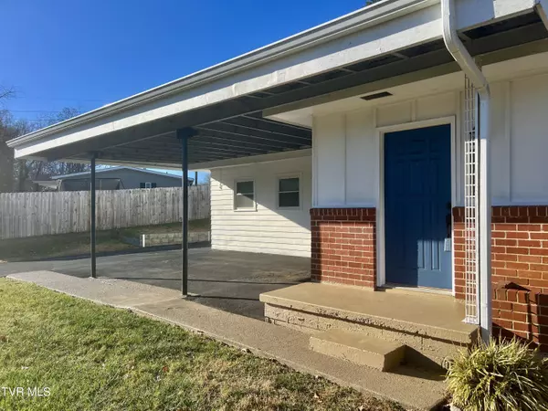 Bristol, TN 37620,105 Lowry LN