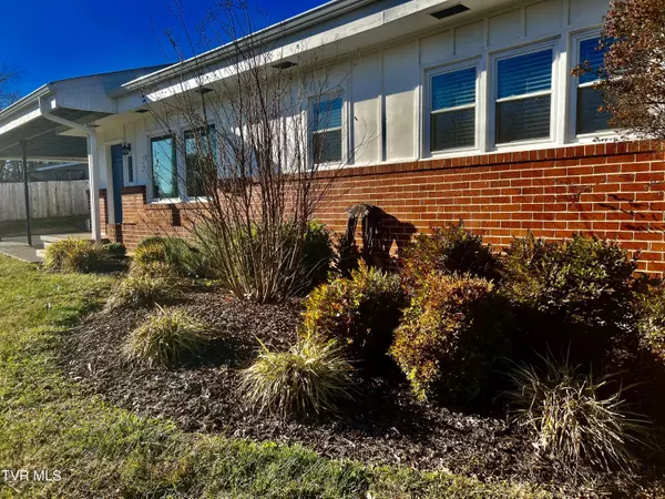 Bristol, TN 37620,105 Lowry LN