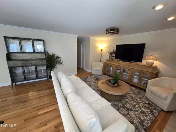 Johnson City, TN 37601,404 Mountain View RD #204