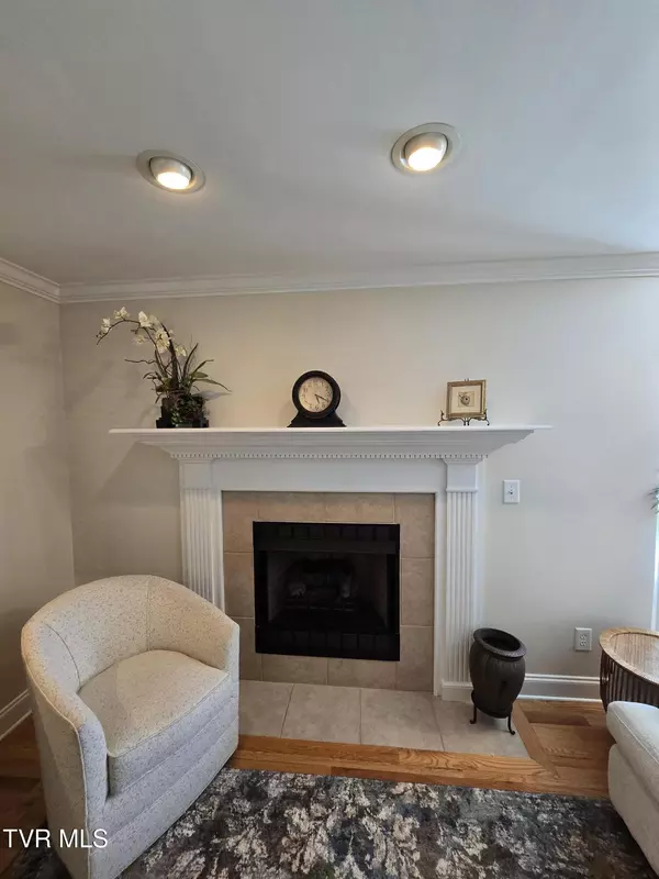 Johnson City, TN 37601,404 Mountain View RD #204