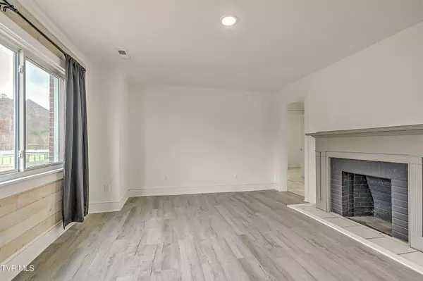 Elizabethton, TN 37643,103 Earl Mckinney RD