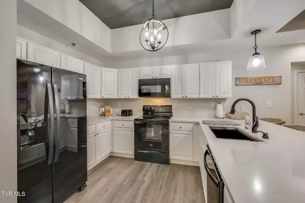 Bristol, TN 37620,120 Raceday Center DR #604