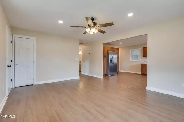 Elizabethton, TN 37643,265 Price RD