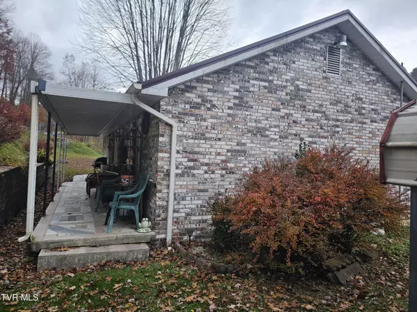 Norton, VA 24273,5507 Thackers RD