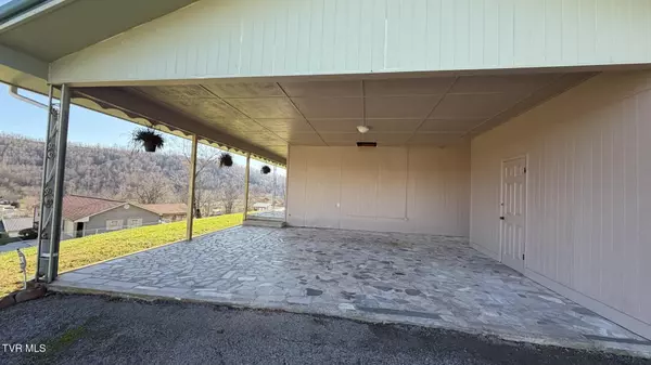 Pennington Gap, VA 24277,299 Duff ST