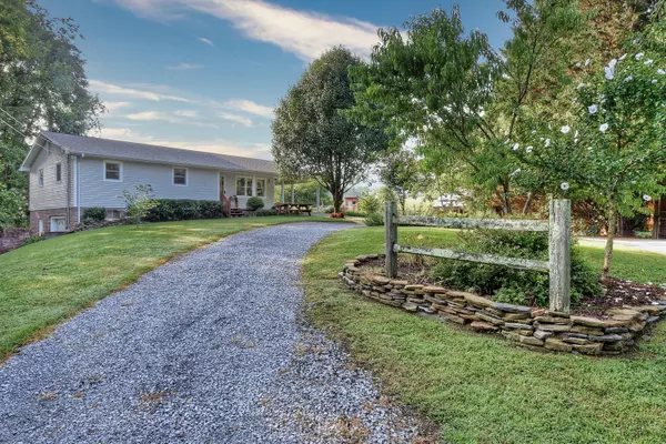 367 Toll Branch RD, Johnson City, TN 37601