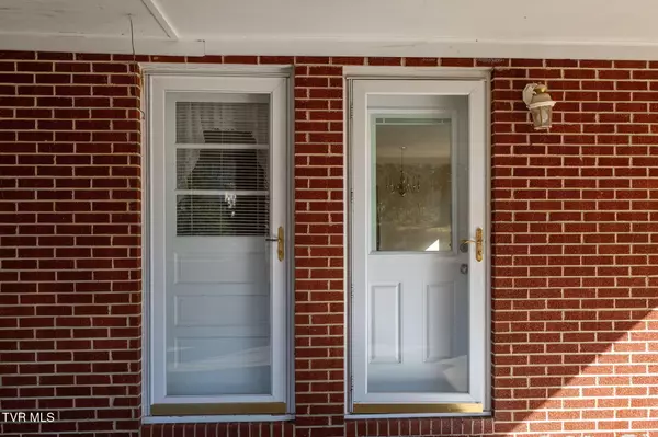 Abingdon, VA 24210,19168 Mercedes DR