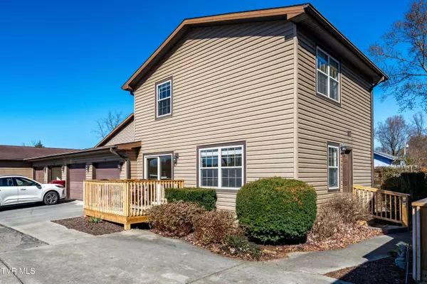 Johnson City, TN 37601,518-D Pilgrim CT #D