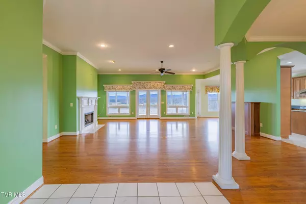 Johnson City, TN 37604,131 Simmons RDG