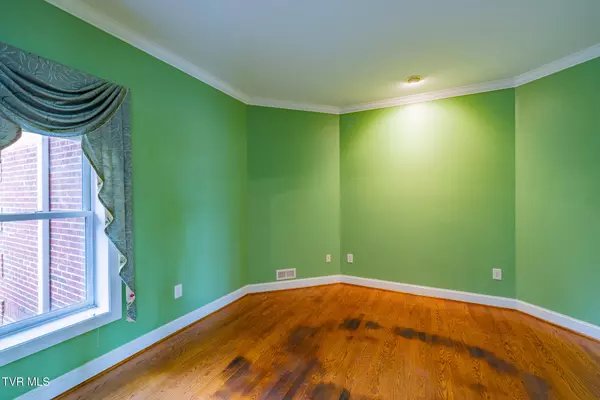 Johnson City, TN 37604,131 Simmons RDG