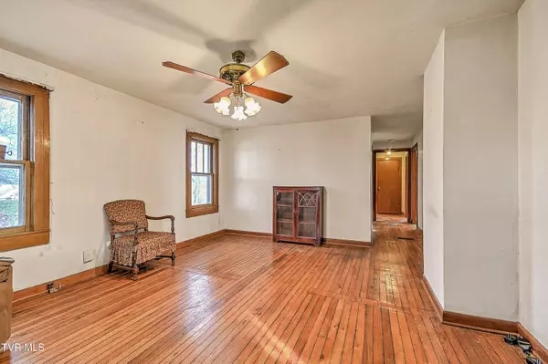 Kingsport, TN 37665,1141 Ridgecrest AVE