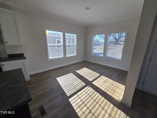 Gray, TN 37615,2208 Oak ST