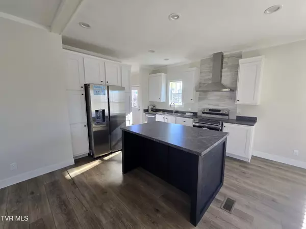 Gray, TN 37615,2208 Oak ST