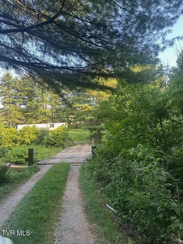 Nickelsville, VA 24271,223 Gun Smoke DR