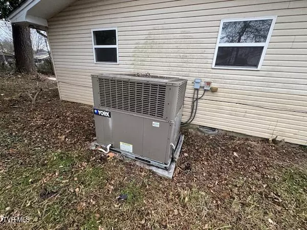 Greeneville, TN 37743,210 Lynn AVE