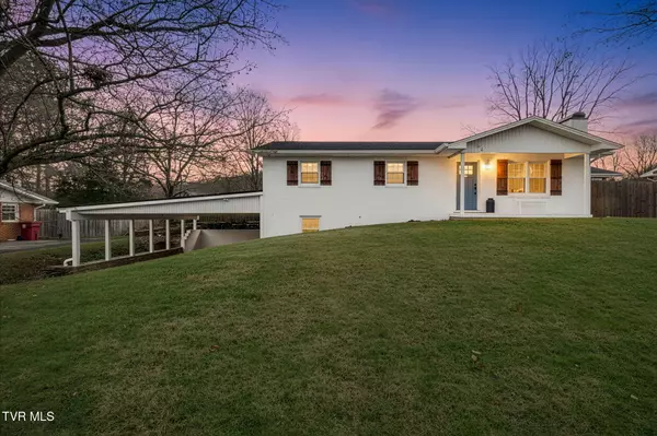 702 Crowell LN, Johnson City, TN 37601