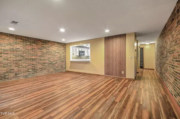 Kingsport, TN 37660,500 Fleetwood DR #7