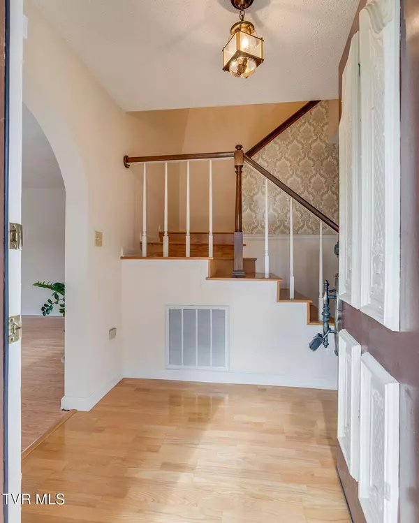 Erwin, TN 37650,557 Valley AVE