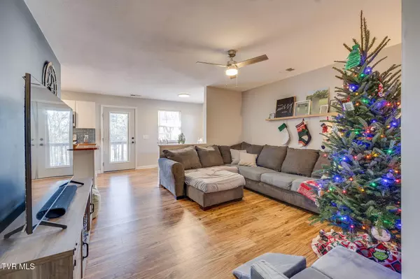 Kingsport, TN 37664,808 Milton CT #808