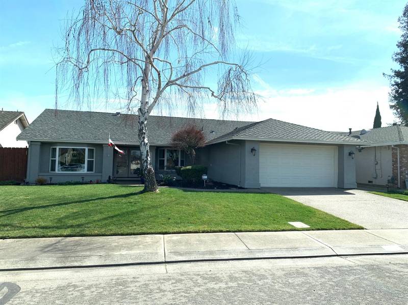 1032 Miwok DR, Lodi, CA 95240