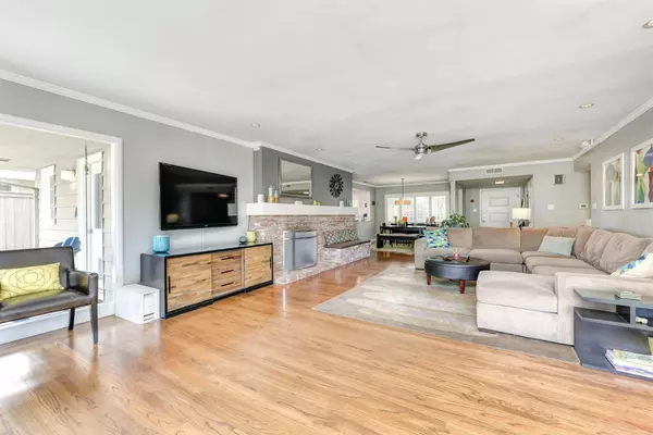 Sacramento, CA 95822,4824 S Land Park DR