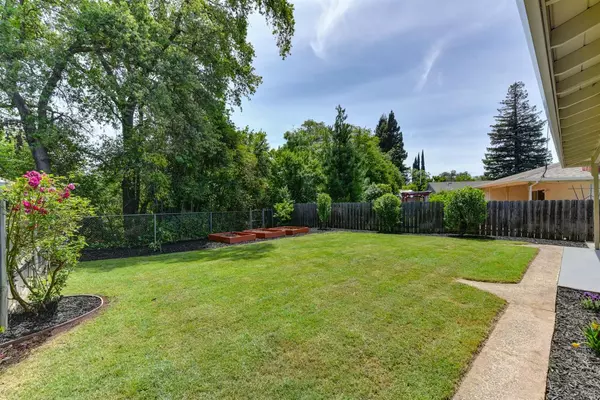 Sacramento, CA 95841,5609 White Fir WAY