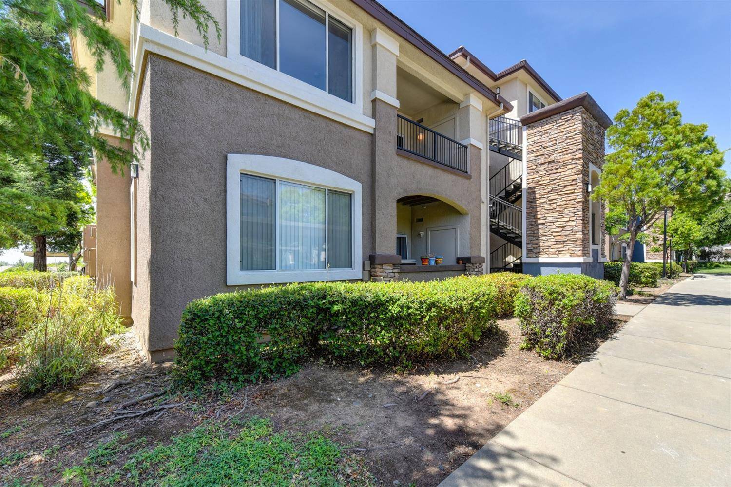 Roseville, CA 95678,701 Gibson DR #1221