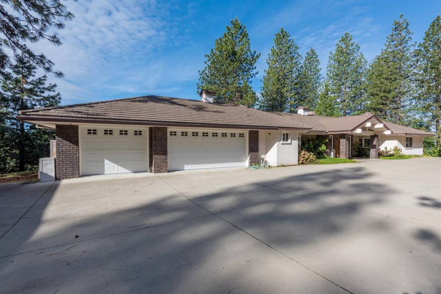 7401 Spring Valley RD, Pollock Pines, CA 95726