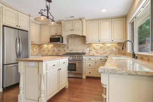 Wallace, CA 95254,240 Creekview