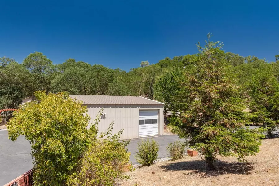 2418 Barbour RD, Valley Springs, CA 95252