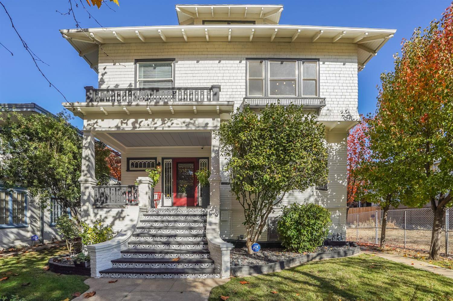 Sacramento, CA 95811,2017 T ST