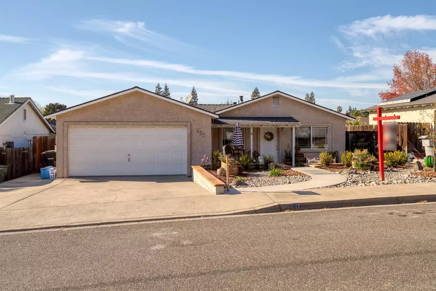 430 Valley View DR, Oakdale, CA 95361