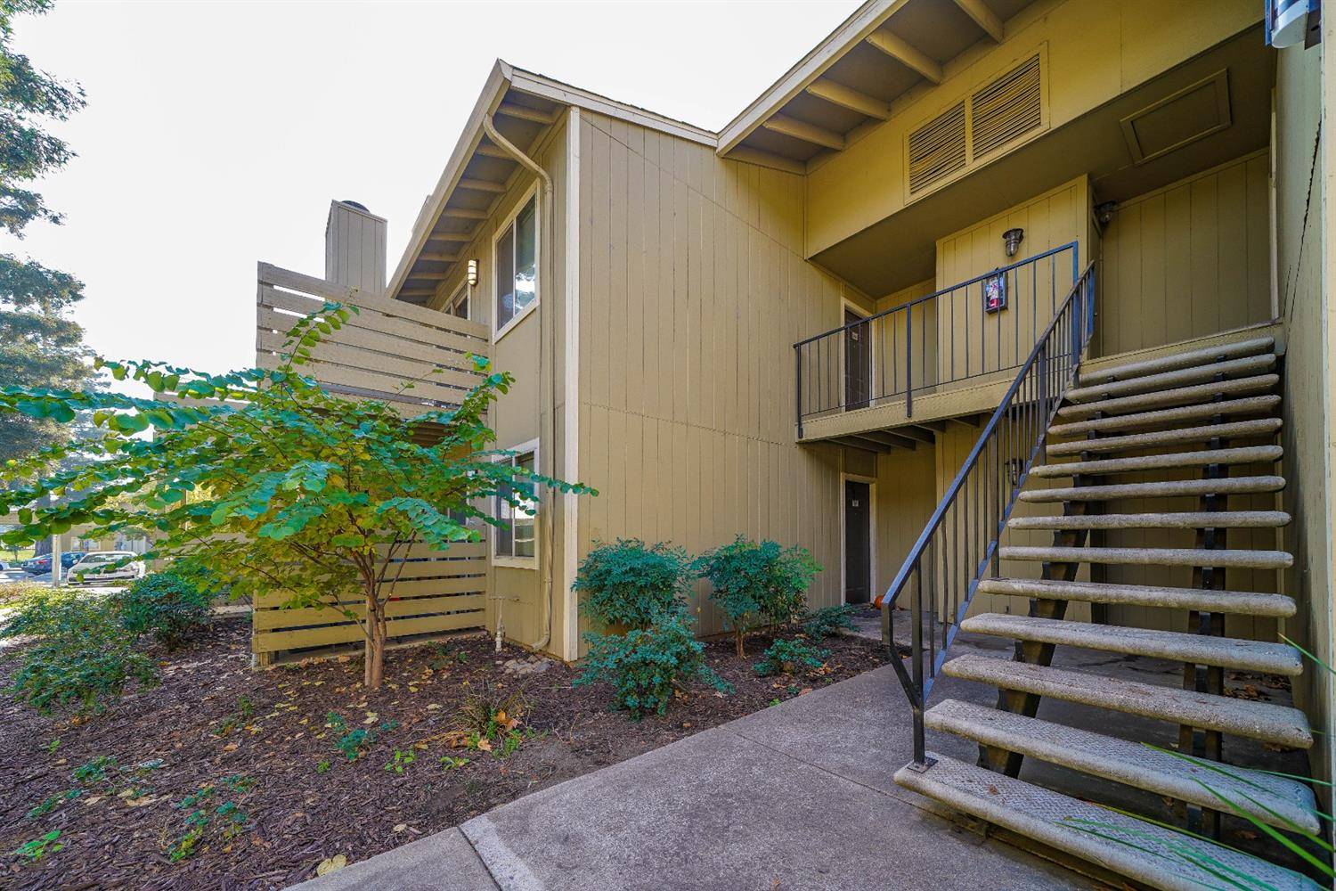 Stockton, CA 95207,504 Northbank CT #108