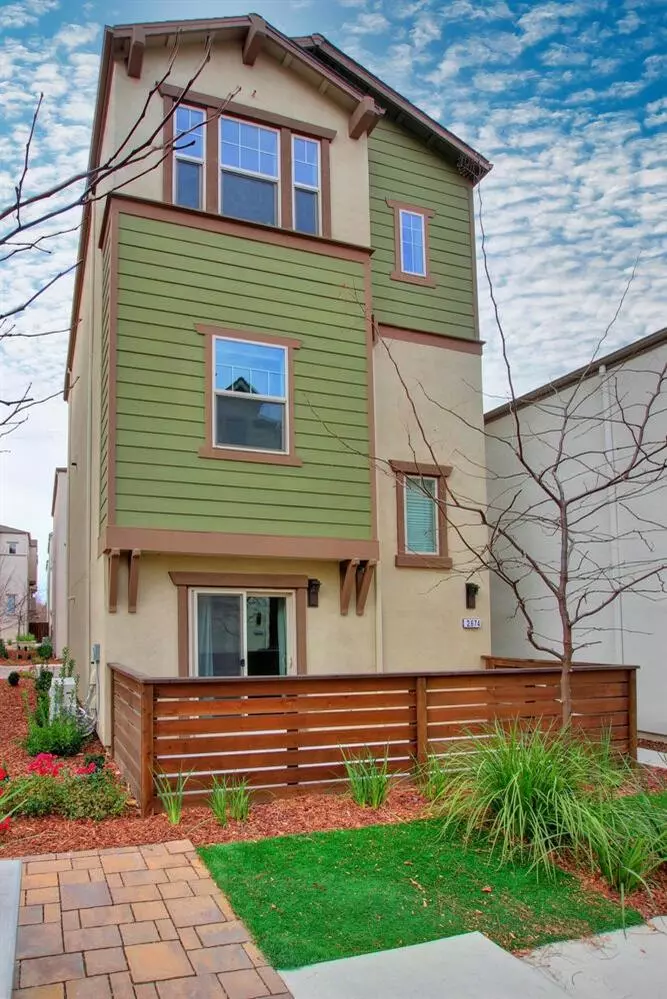 Sacramento, CA 95818,2674 Cleat LN