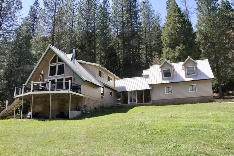 425 lavezzola RD, Downieville, CA 95936