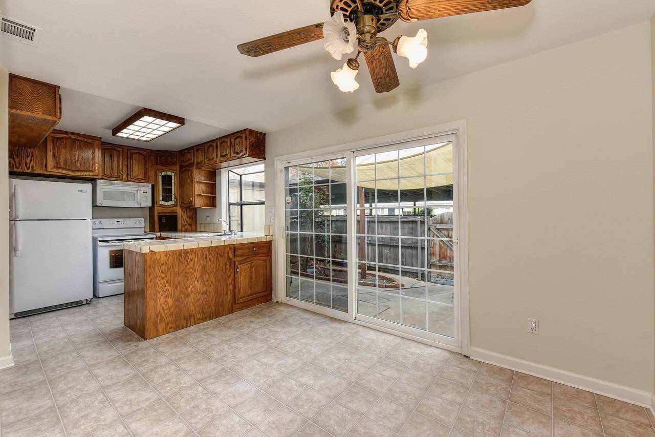 Sacramento, CA 95826,8745 Woodman WAY #D
