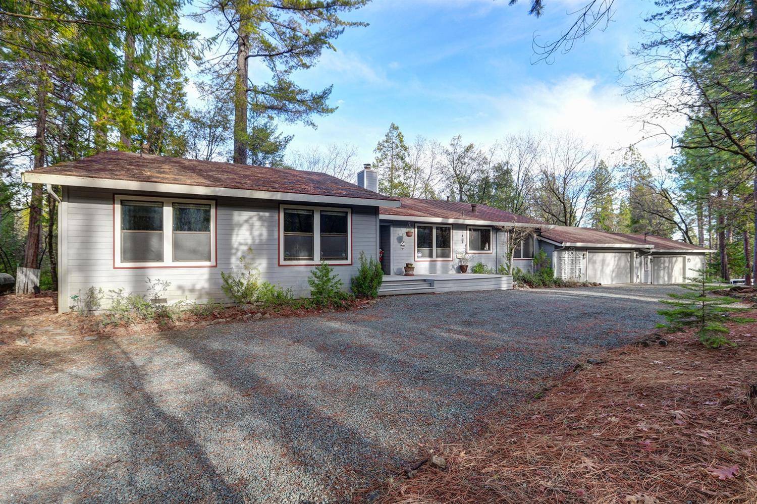 12400 Gold Starr LN, Grass Valley, CA 95945