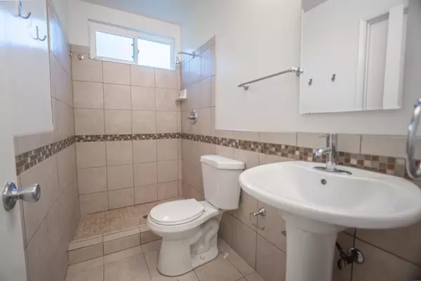 Sacramento, CA 95826,8915 La Riviera DR