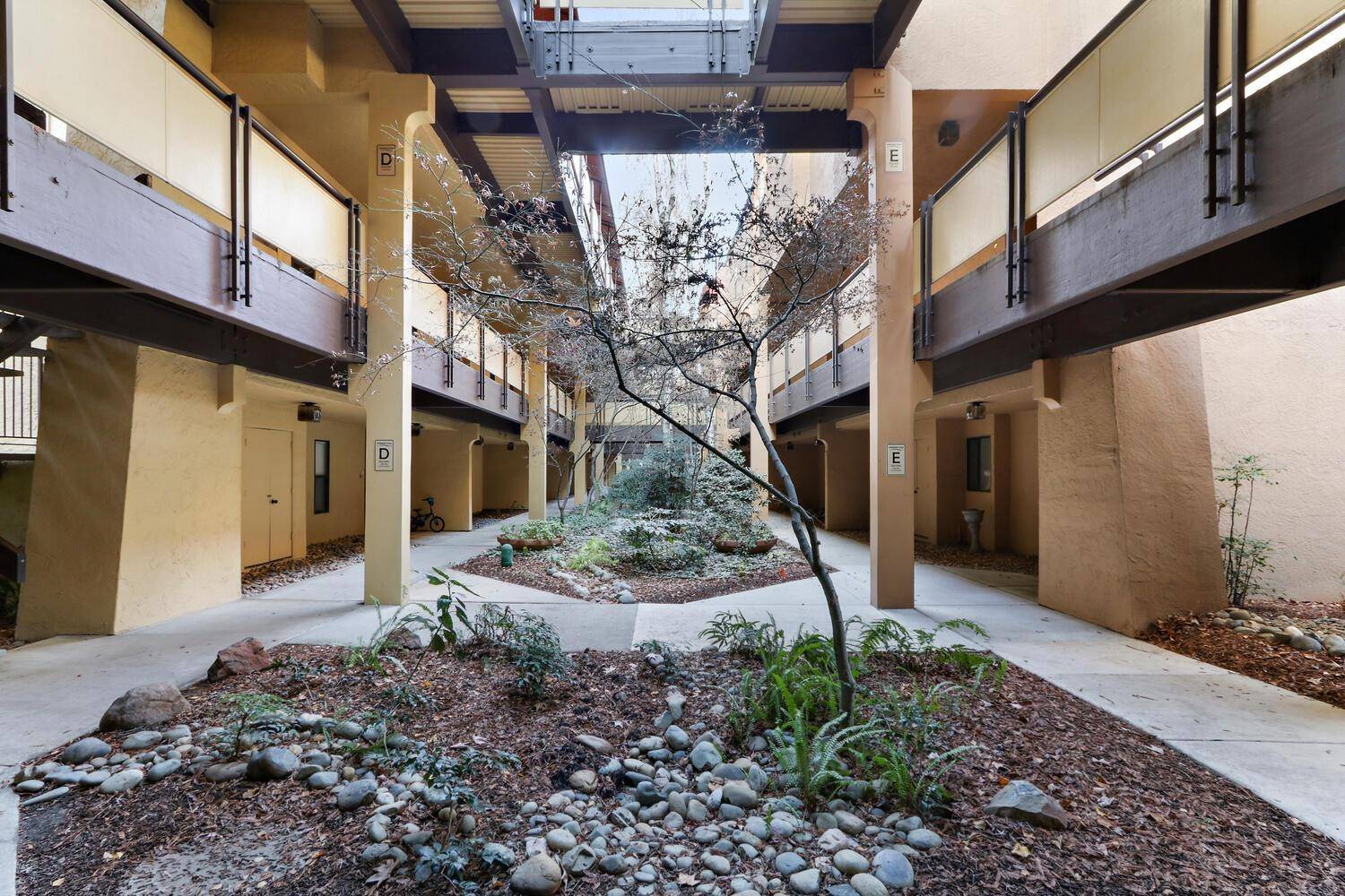 Sacramento, CA 95814,200 P ST #F13