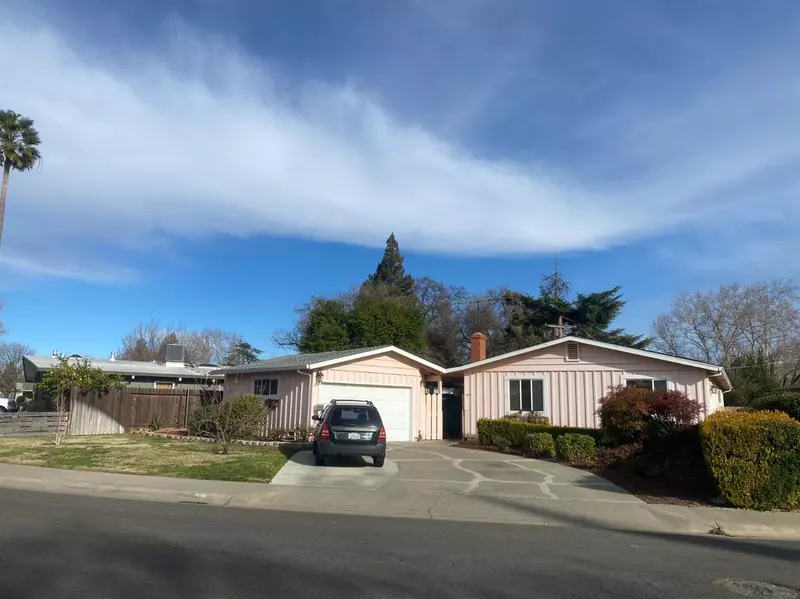 211 Maedell WAY, Woodland, CA 95695