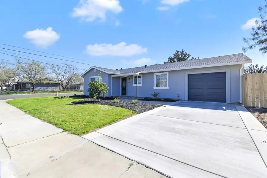 1876 Georgina DR, Olivehurst, CA 95961