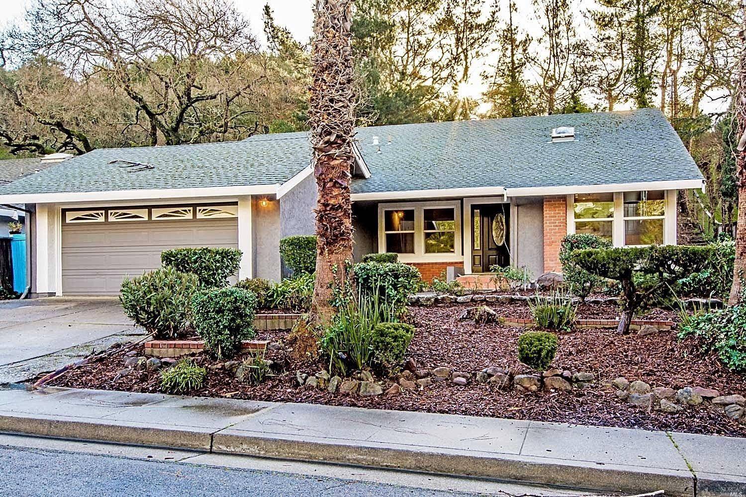 1296 Simmons LN, Novato, CA 94945