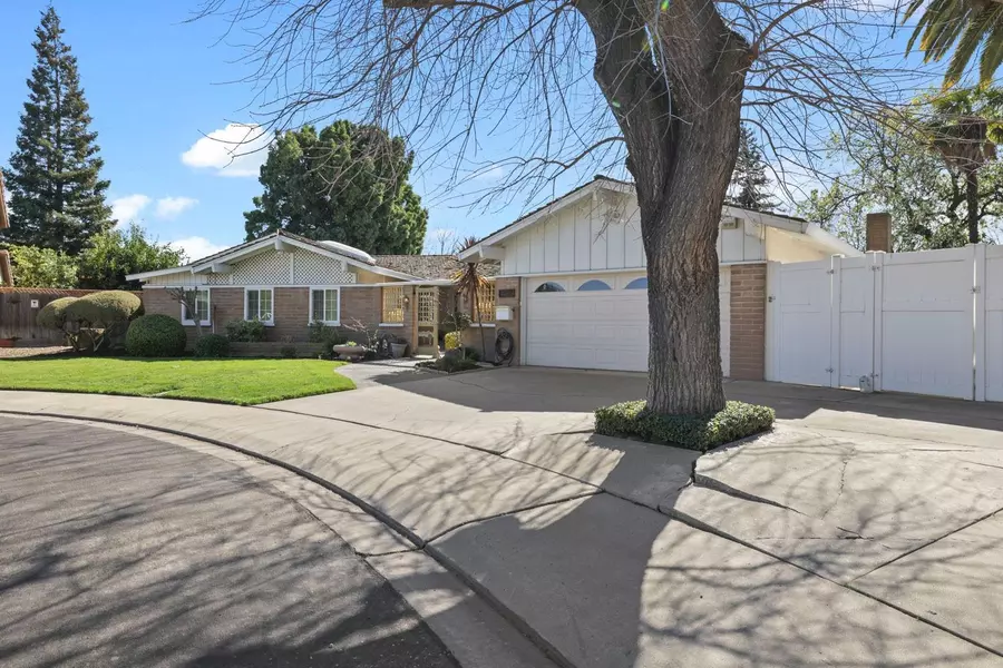 904 Parkside CT, Modesto, CA 95350