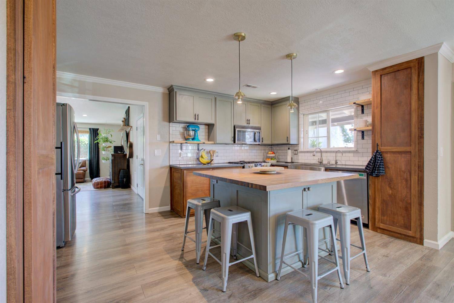 999 Sapphire WAY, Manteca, CA 95336