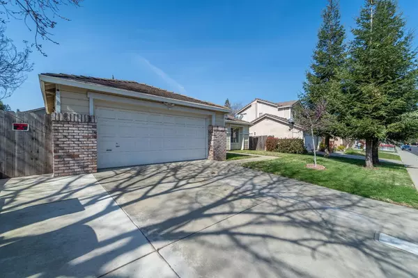 7027 Turnberry LN, Riverbank, CA 95367